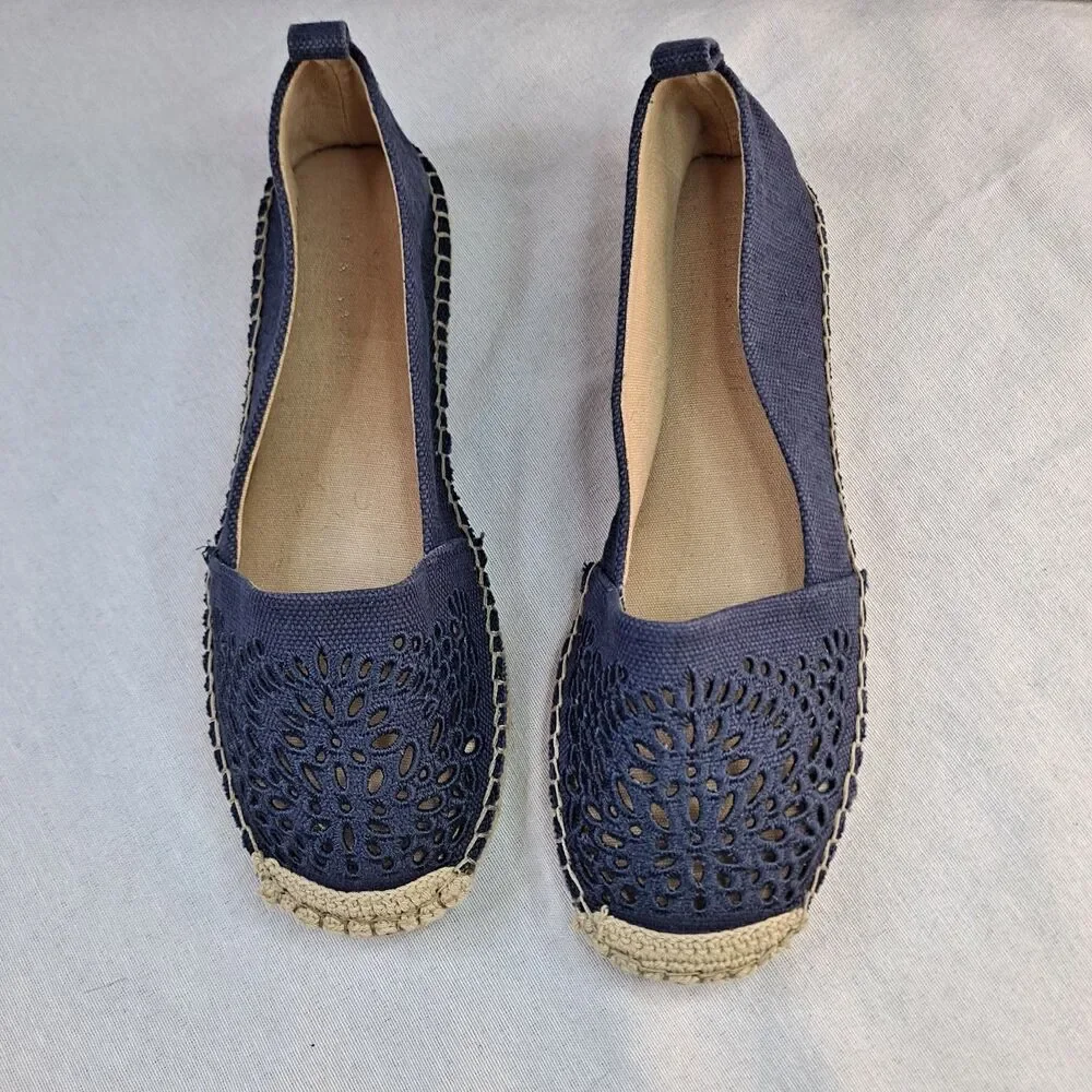 Kelly & Katie Sayeva Espadrille Flats Women's 8 Navy Embroidered Perforated